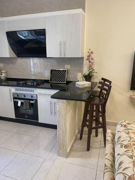 Exquisite And Cozy 2 Bedroom 2 Bath 公寓